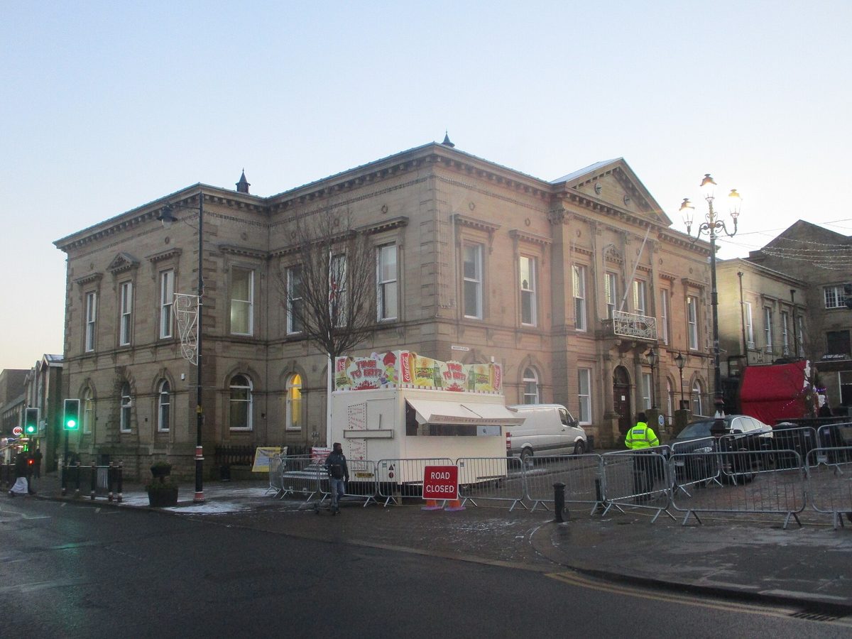 Batley Town Hall. Photo by Mtaylor848, CC BY-SA 4.0, via Wikimedia Commons. Batley Town Hall