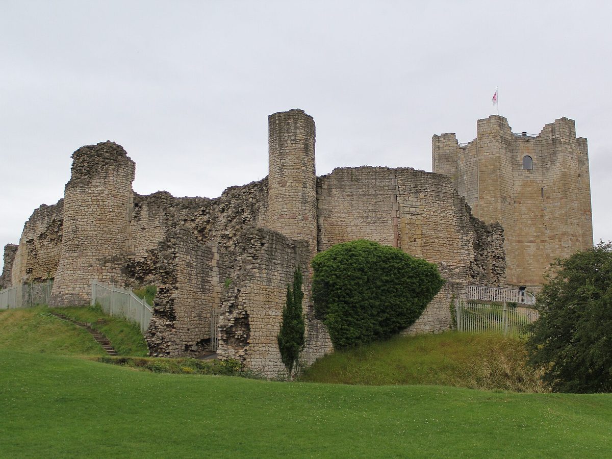 Conisbrough Castle. Photo by Richard Nevell, CC BY-SA 2.0, via Wikimedia Commons. Conisbrough Castle