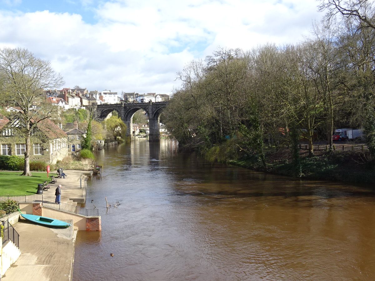 The River Nidd and Knaresborough Viaduct. Photo by Rosser1954, CC BY-SA 4.0, via Wikimedia Commons. The River Nidd and Knaresborough Viaduct