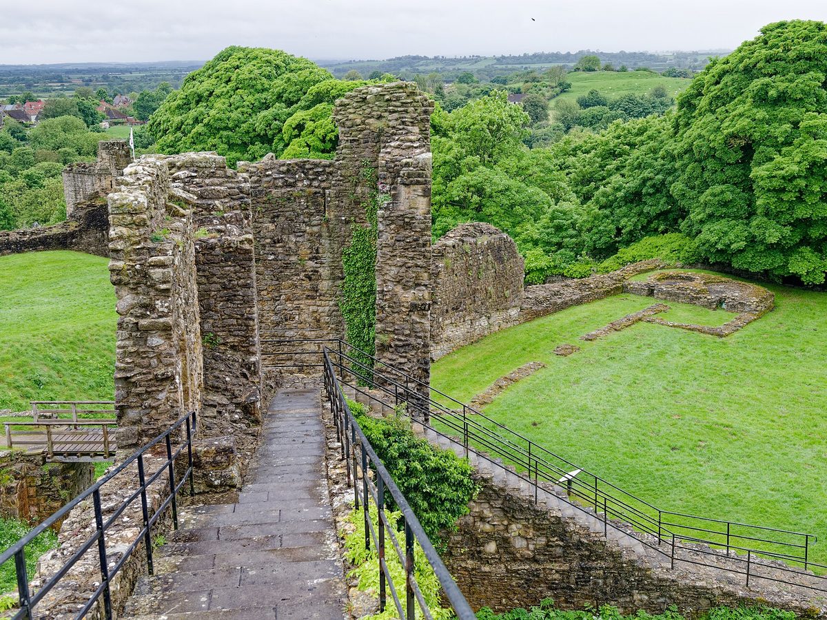 Coleman Tower and Keep, Pickering Castle. Photo by Tilman2007, CC BY-SA 4.0, via Wikimedia Commons. Coleman Tower and Keep, Pickering Castle