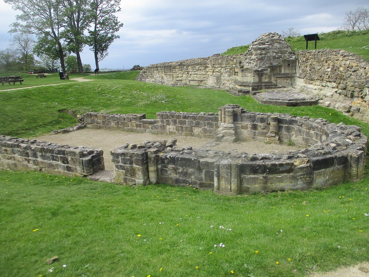 Pontefract Castle. Photo by Mtaylor848, CC BY-SA 4.0, via Wikimedia Commons. Pontefract Castle