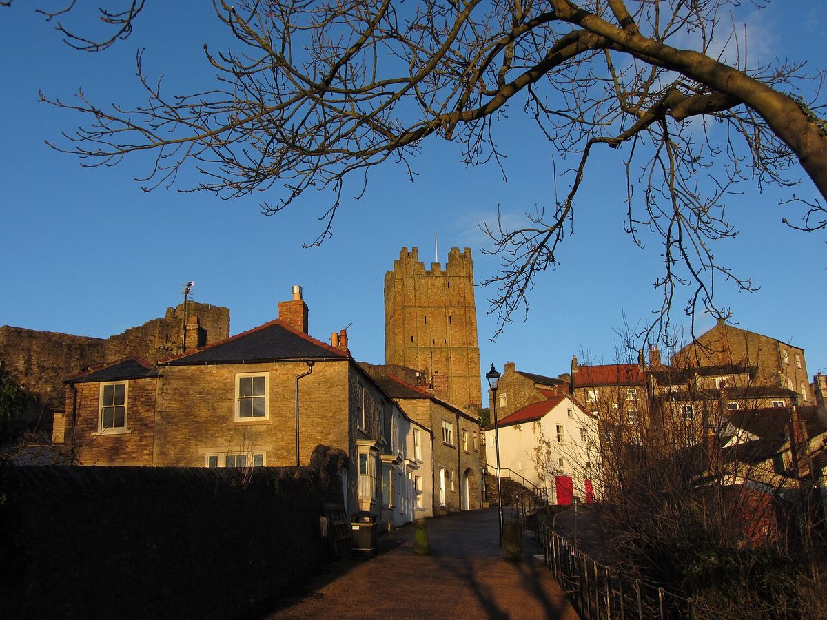 Richmond Castle. Photo by Gareth James, CC BY-SA 2.0, via Wikimedia Commons. Richmond Castle
